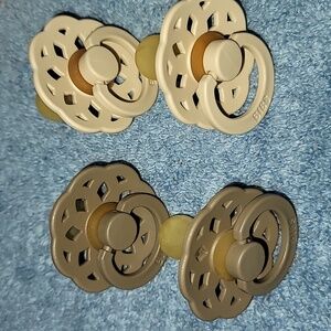 Bibs/itzy ritzy Pacifier bundle